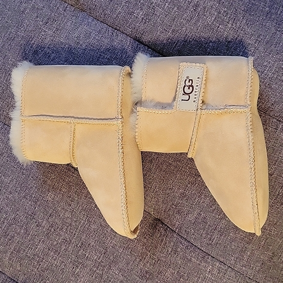 NWOT Toddler UGG Boots Size 6 - Picture 5 of 9